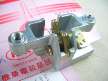 山葉勁戰125/芳50-座墊鎖總成(座墊檔器),