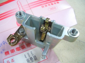 山葉勁戰125/芳50-座墊鎖總成(座墊檔器),